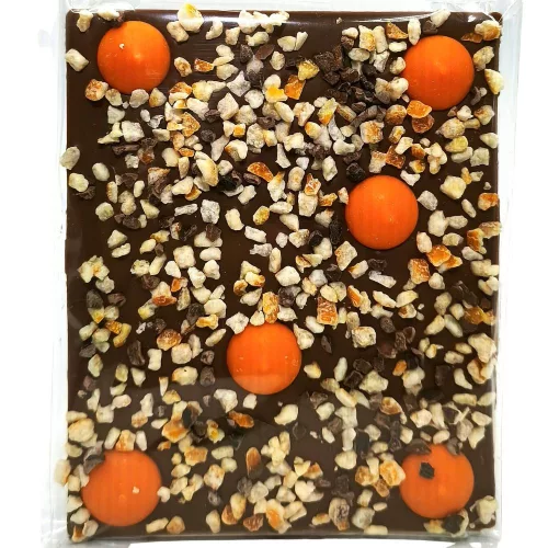 Tejcsokoládé kakaóbab törettel és narancskockával 65G